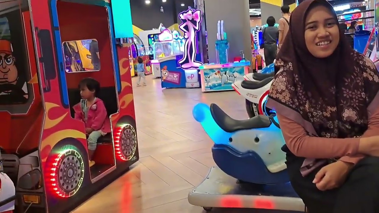 Timezone Ambarukmo Plaza  Yogyakarta Saat ini - ngajak naira melihat lihat mainan