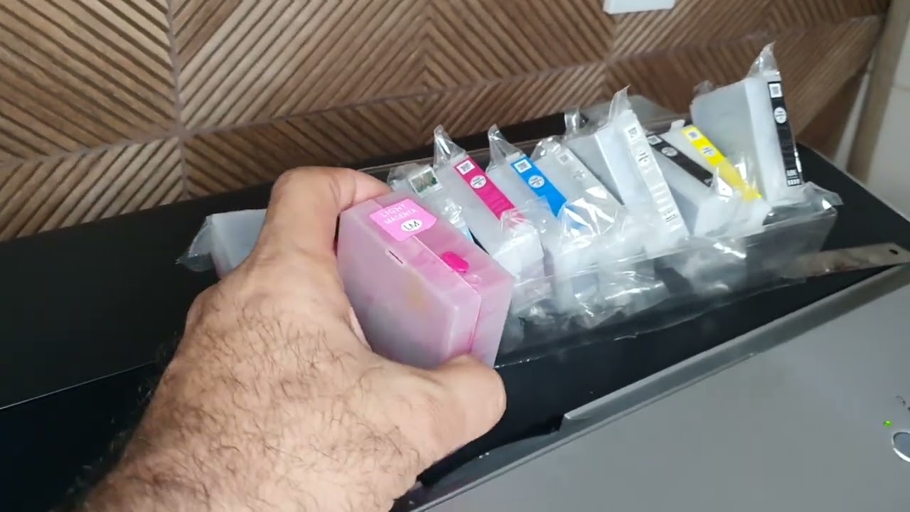 Epson Stylus Pro 3880 com cartucho Recarregável e tinta original Epson.