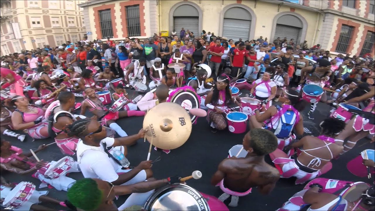 Foyal parade 2016 pOM pOM C' Chan