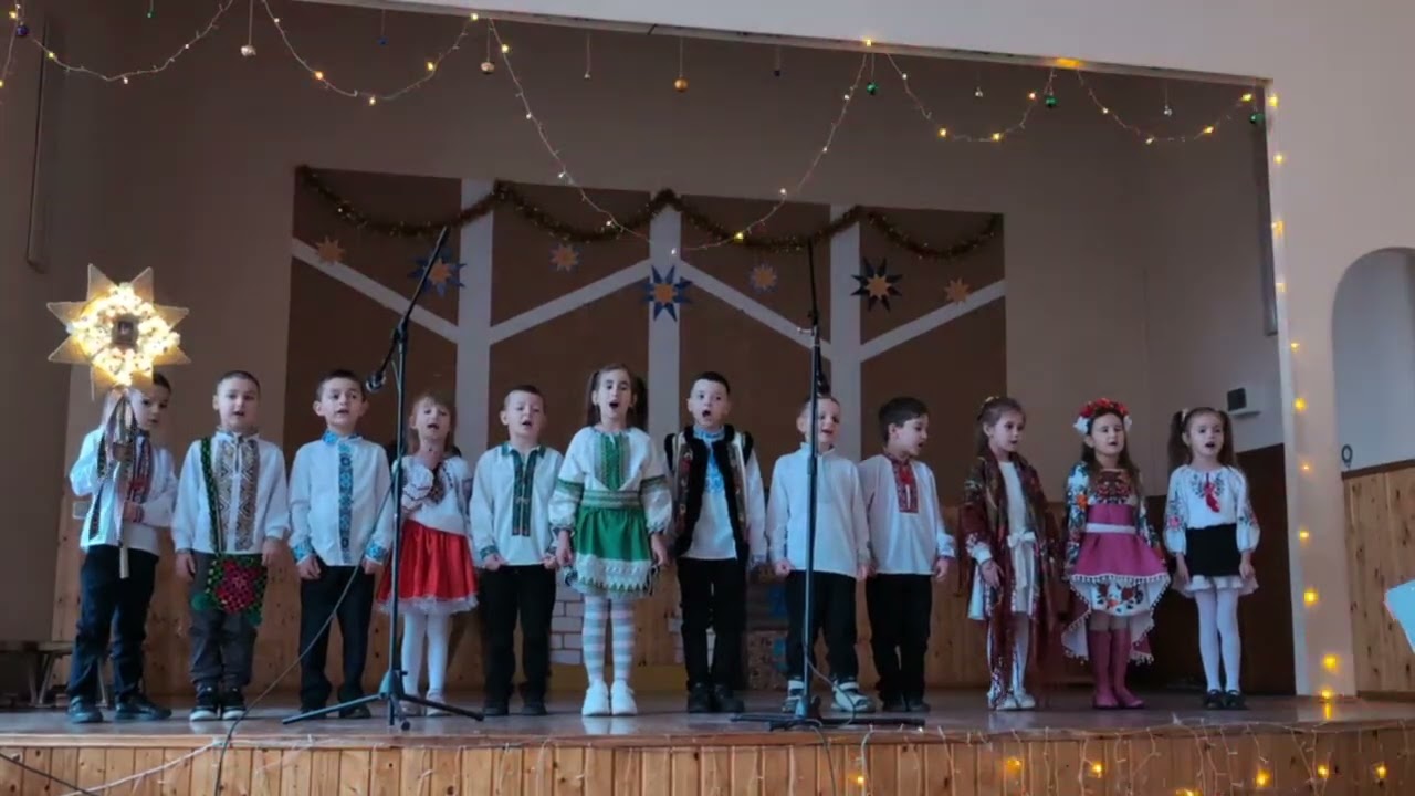Колядують учні 1-А класу. Ковцун В.М.