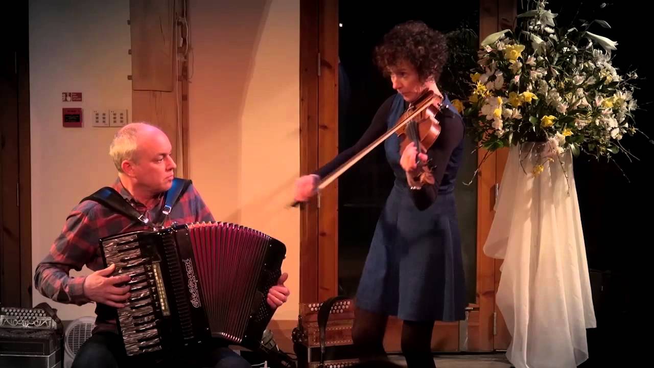 Fiddlebox live at Rhosygilwen Mansion