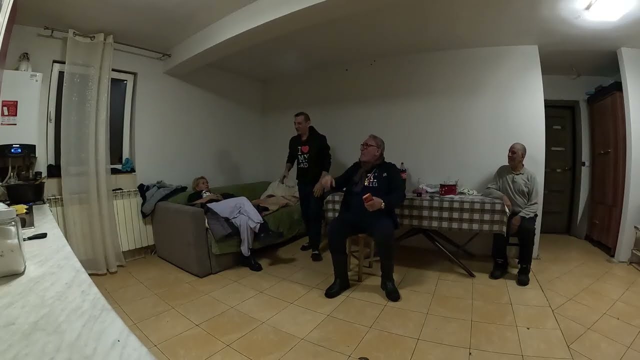 FAMILIA BOCOSEILOR SI SURPRIZA