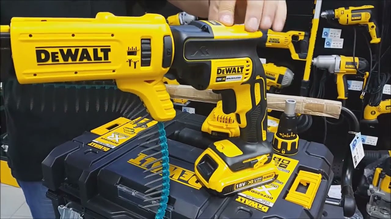 Акумулаторен винтоверт DeWALT безчетков с пълнител с 2 батерии и зарядно, 18 V, 2 Ah, DCF620D2K