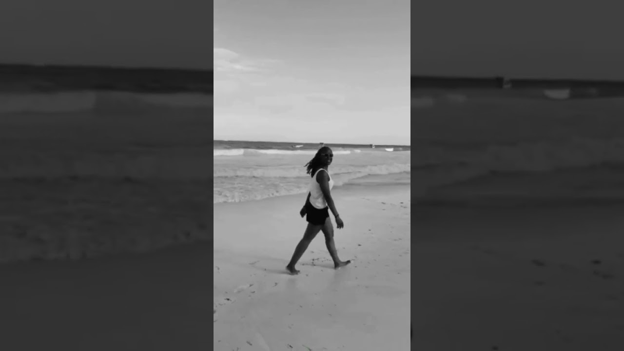 😂😂almost swept away..nways beach modeling at it&rsquo;s best #viralvideo #shorts #viralreels