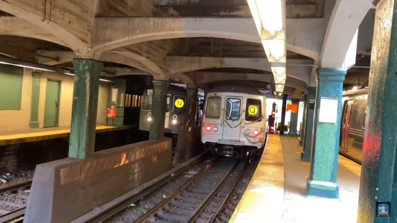 R46/R68/R68A N,Q,S Trains At Prospect Park