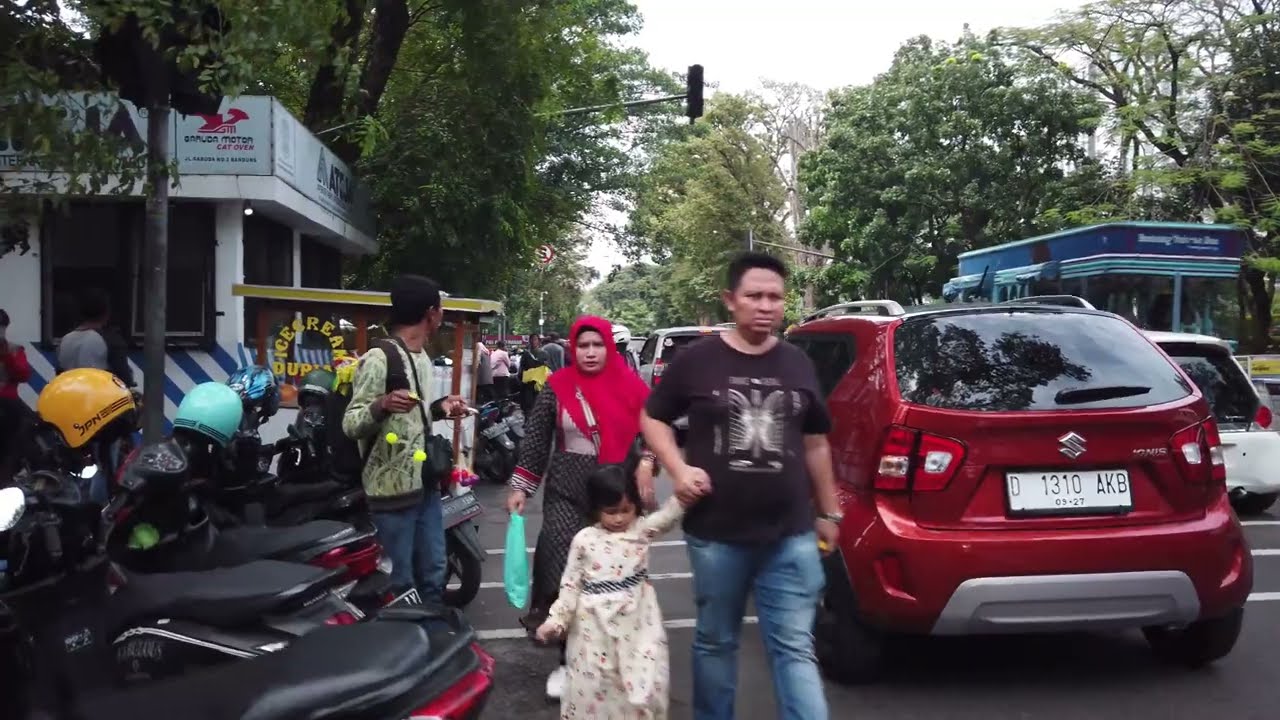 WALKING TOUR JL. DIPENOGORO - GEDUNG SATE - JL. CILAMAYA - JL. HAYAM WURUK BANDUNG INDONESIA