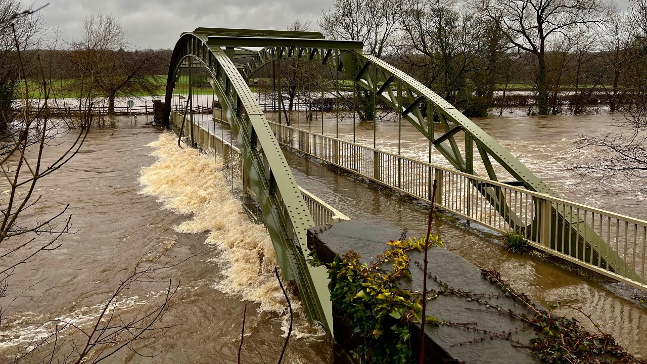 Ilkley Flooded - River Wharfe - Storm Eunice