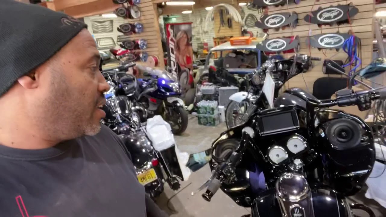Harley-Davidson Road Glide audio upgrade part 1 ( Diamond in the rough)