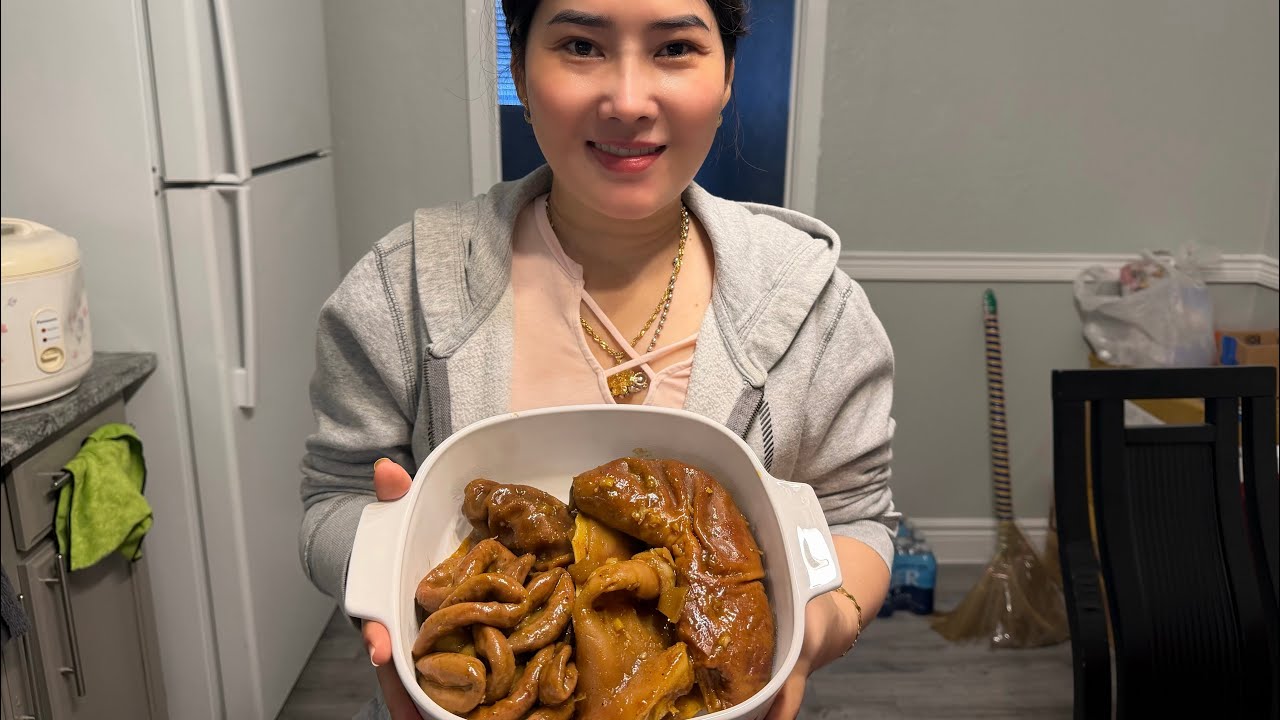 Ở Mỹ mà thèm phá lấu heo Việt Nam quá , thế là nay em vô bếp luôn.mời cả nhà theo chân em Vi nhé 