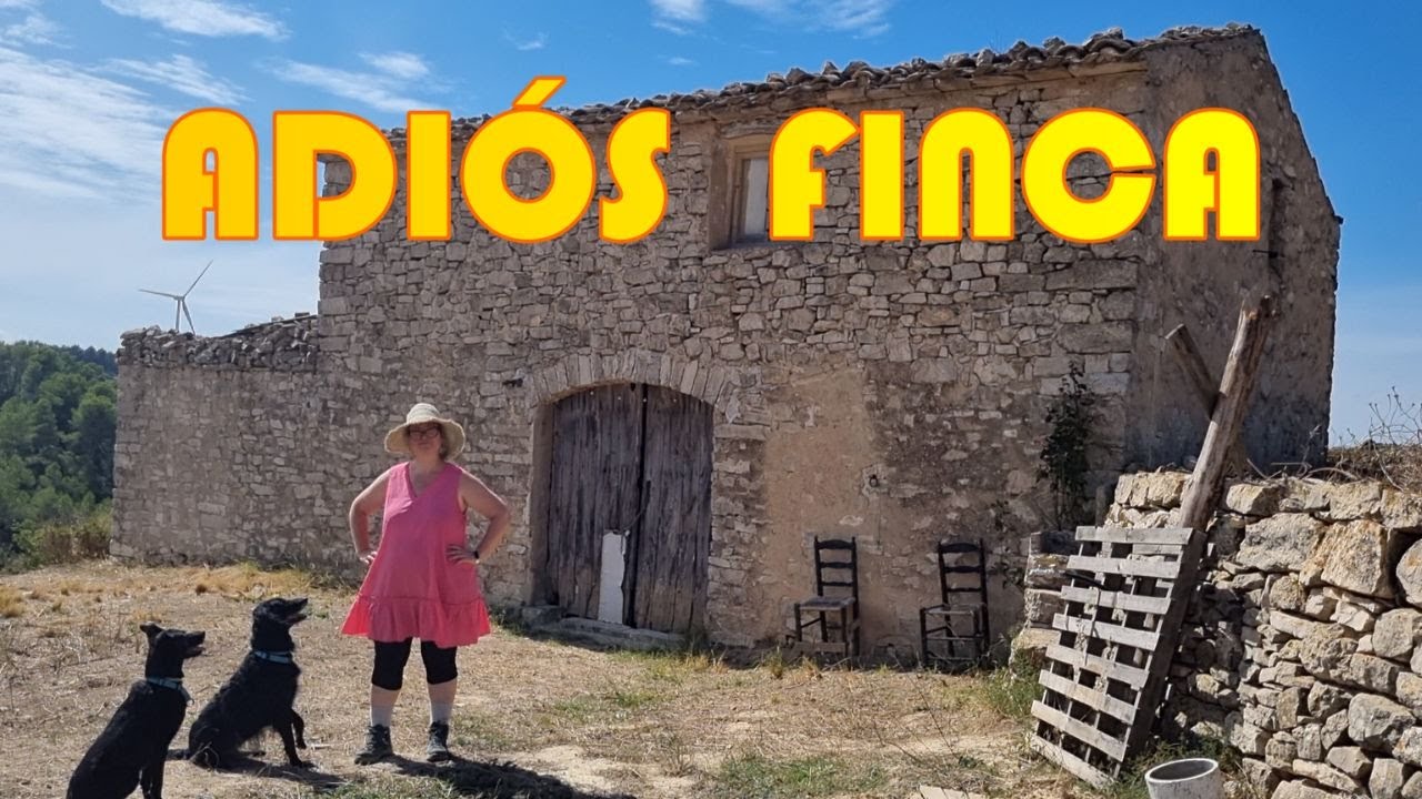 Adiós finca. Me emociono al recoger mis herramientas de la casa de piedra