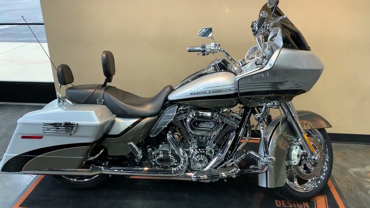2009 Harley-Davidson CVO Road Glide in Stardust Silver and Titanium Dust-FLTRSE3