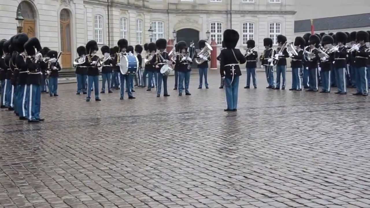 The Danish Royal Guards playing Kong Frederik d. IX's march in Amalienborg palace, (Jan 4,2013)