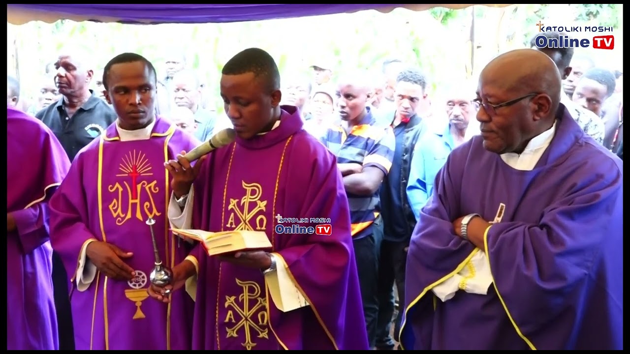 HUZUNI NA VILIO MWILI WA MAREHEMU SABASI MELEKI MASSAWE UKIZIKWA MAKABURI YA FAMILIA KIKELELWA-ROMBO