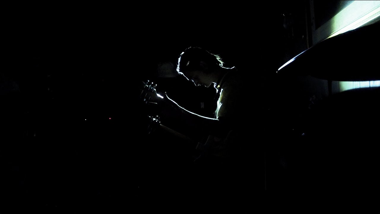 Liily - Man Listening to Disc [Official Music Video]