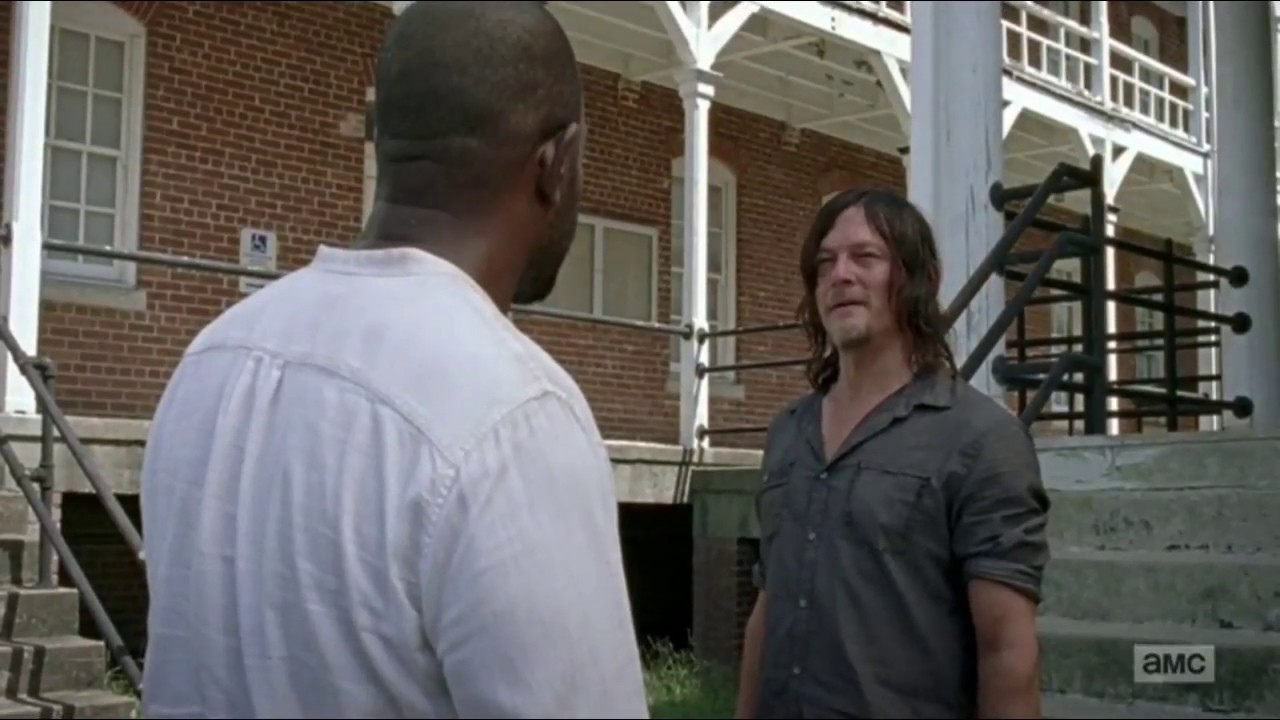 The Walking Dead 7x10 Daryl Gets A New Crossbow