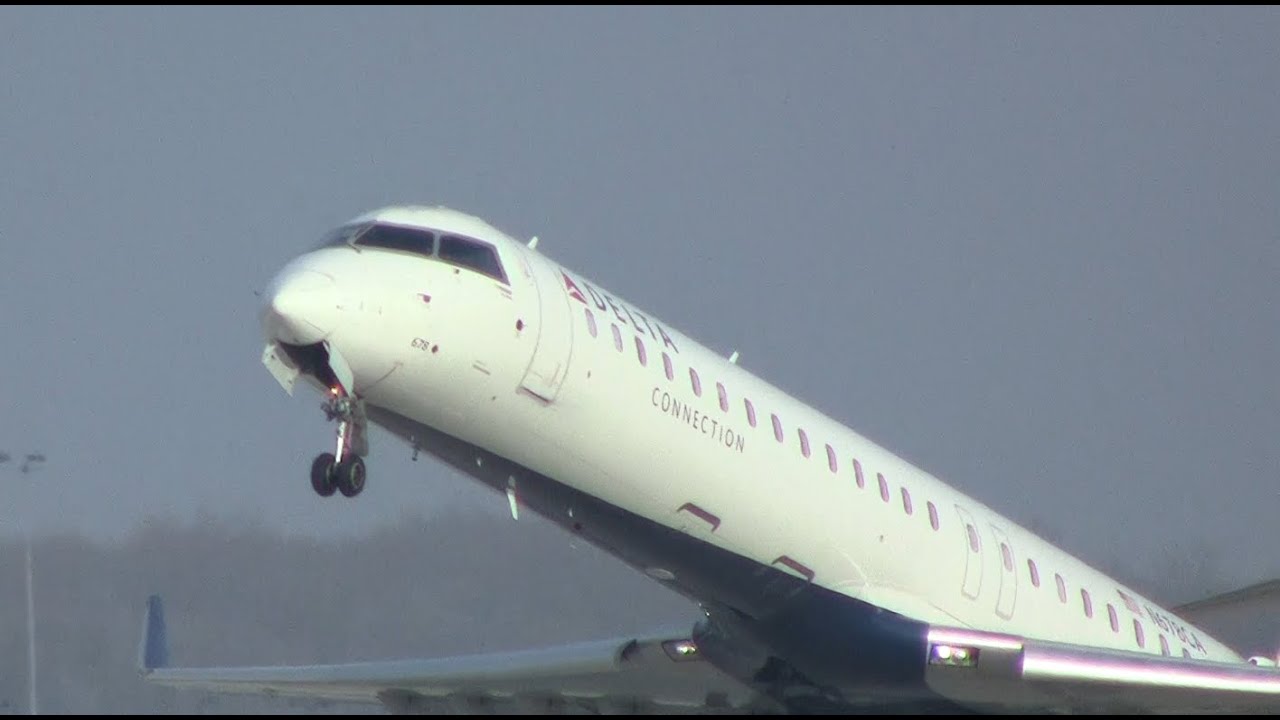 Insane CRJ-900 Takeoff