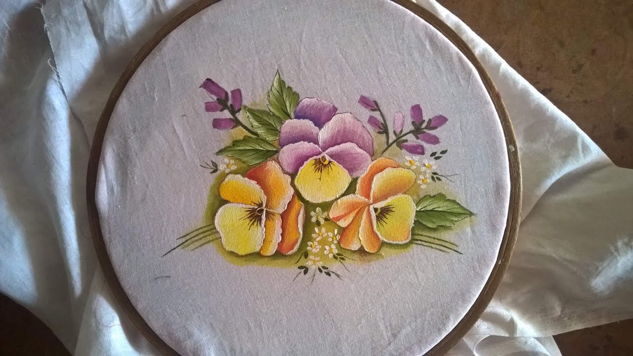 Painting. viola flower painting.Fabric painting on clothes easy. Pintura de tela.