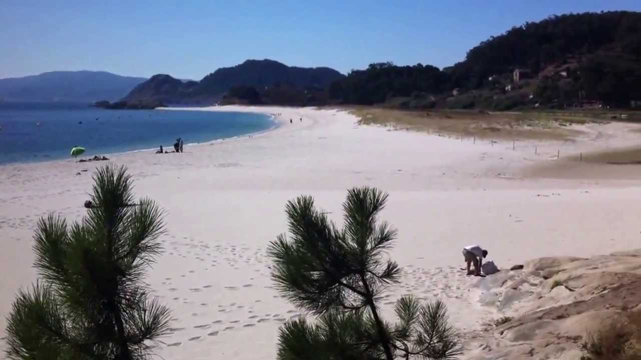 Excursión turística desde Vigo hasta las Islas Cies con un barco de Piratas de Nabia