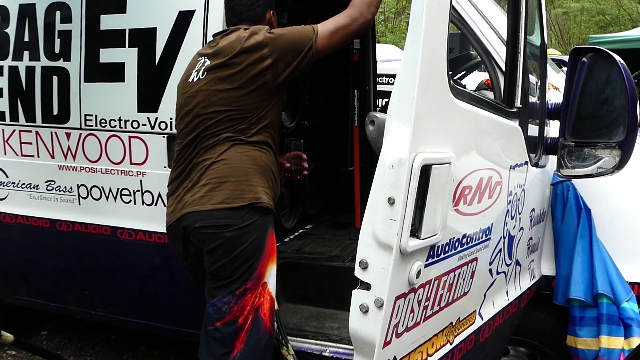 Papara Car Bass Tahiti