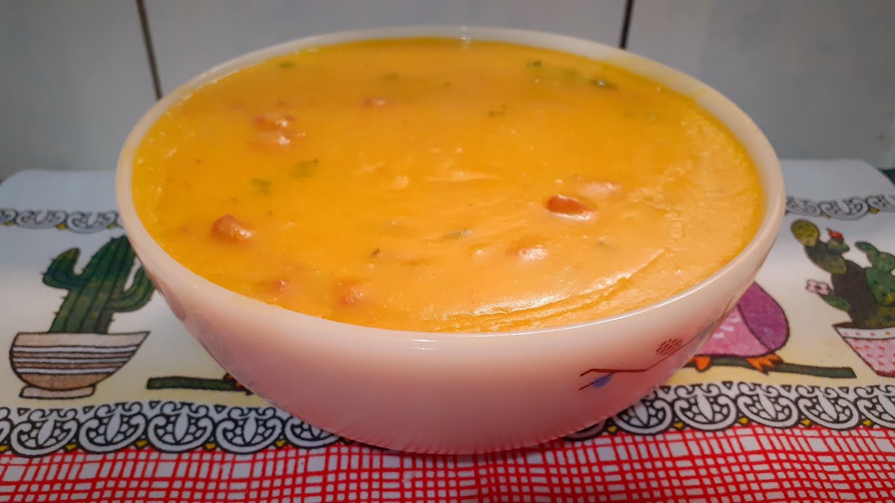 Caldo de abóbora com inhame e lingüiça calabresa