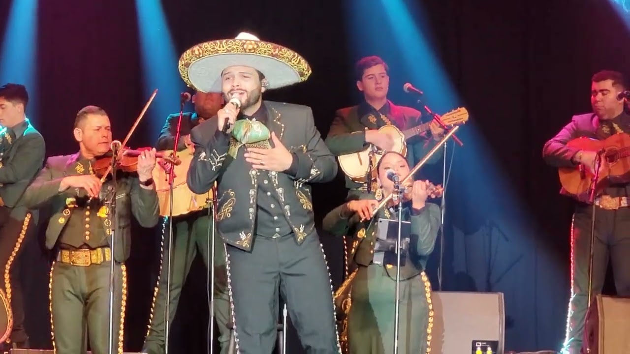 Leonardo aguilar at Golden nugget Lake Charles y mariachi Herencia de mexico