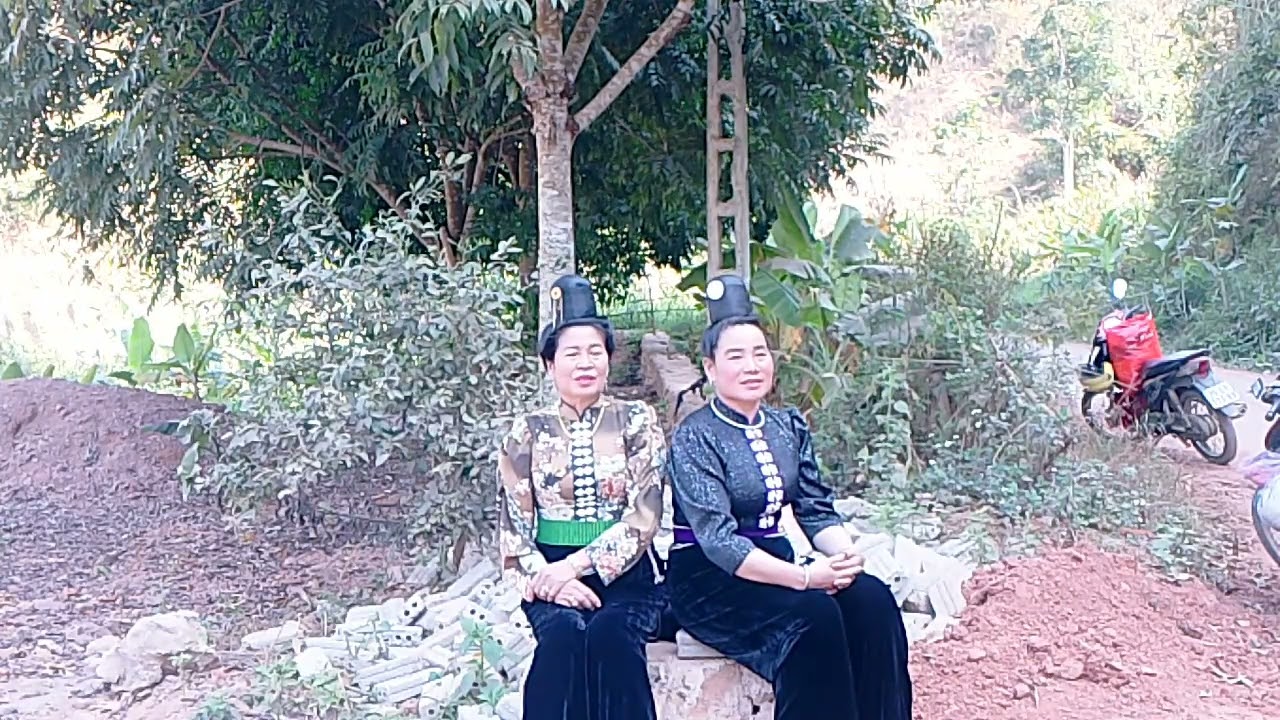 KHẮP TAY CHIỀNG HOA CHÀO PI NỌNG ÂU CĂN TỎN PHĂNG ỦNG HỘ QUÀNG KIÊM QUÀNG NGỌC ÉNỚ