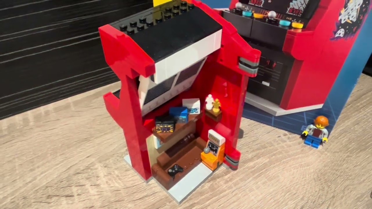 Assembling the Lego Arcade Machine 40805 with a surprise inside.