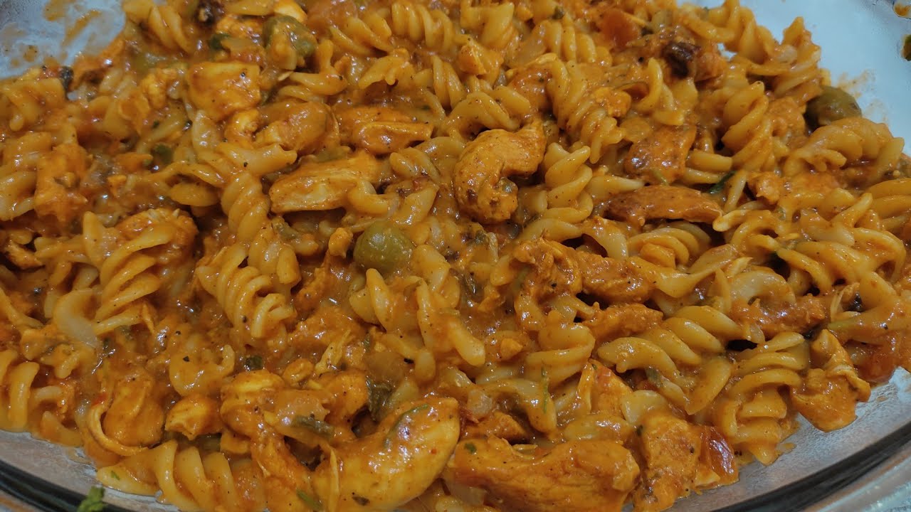 Macarrão com frango em uma única panela//fácil, prático e gostoso.
