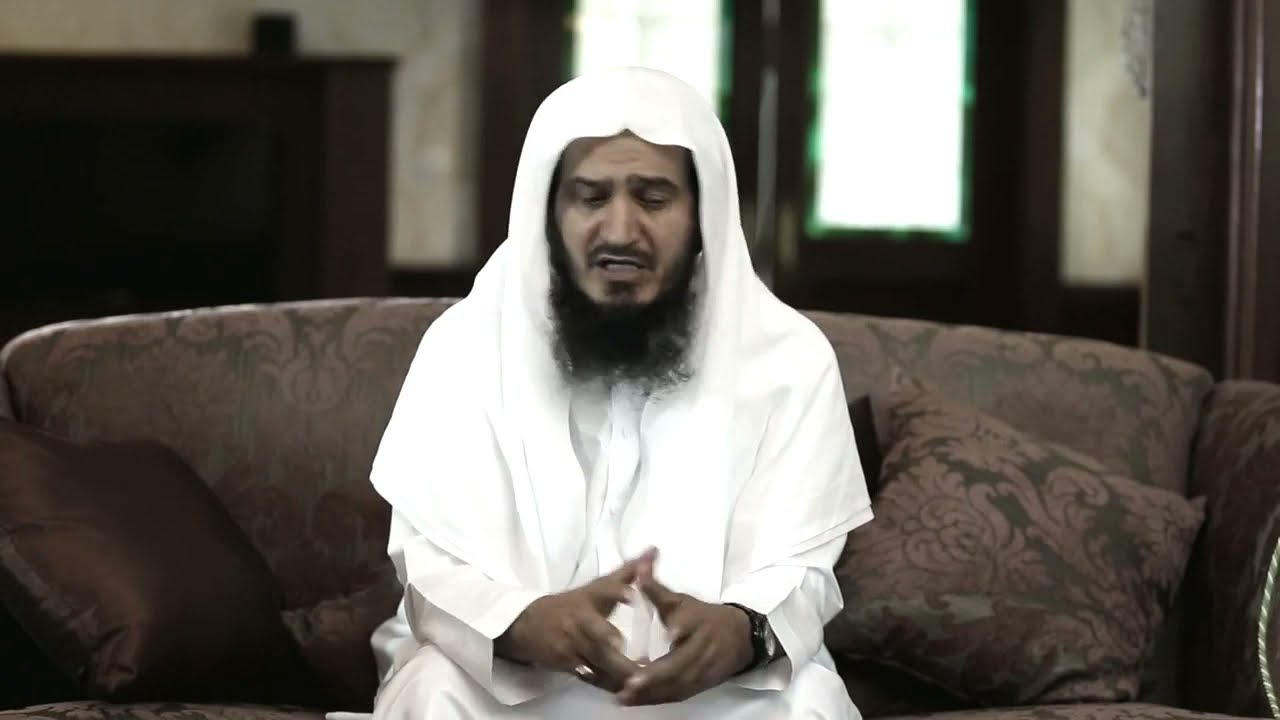 كيف كان حال النبي ﷺ عند دفن ابنته أم كلثوم؟