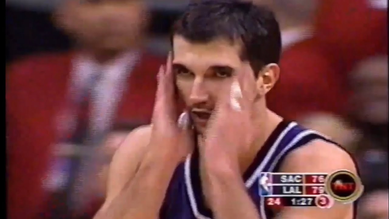 Peja Stojakovic Kings 37pts (7/11 3PT) vs Lakers (2004)