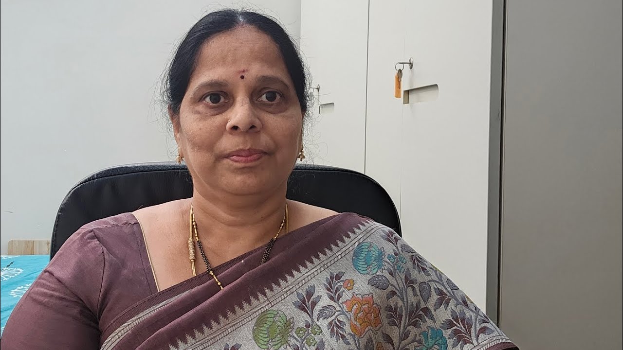మోనాలిసా పూసలమ్ముకునే అమ్మాయిని  పెద్ద సెలబ్రిటీ చేసిన  వాళ్లని తన్నాలి   ప్రేమ పెళ్లి చేసుకుంది