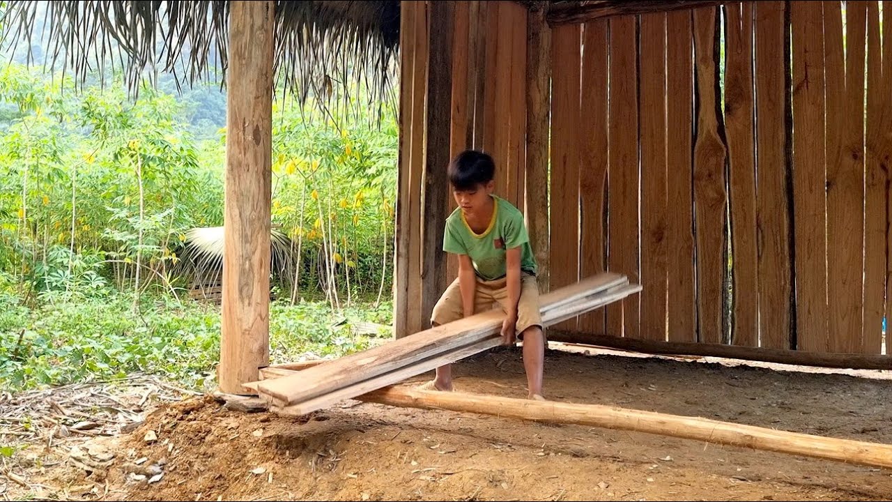 Building a wooden house | Roofing, building wooden walls around the house - poor  boy