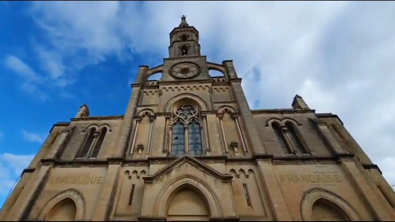 Aimargues, église Saint Saturnin et Sainte Artimidora, dans le Gard, France.