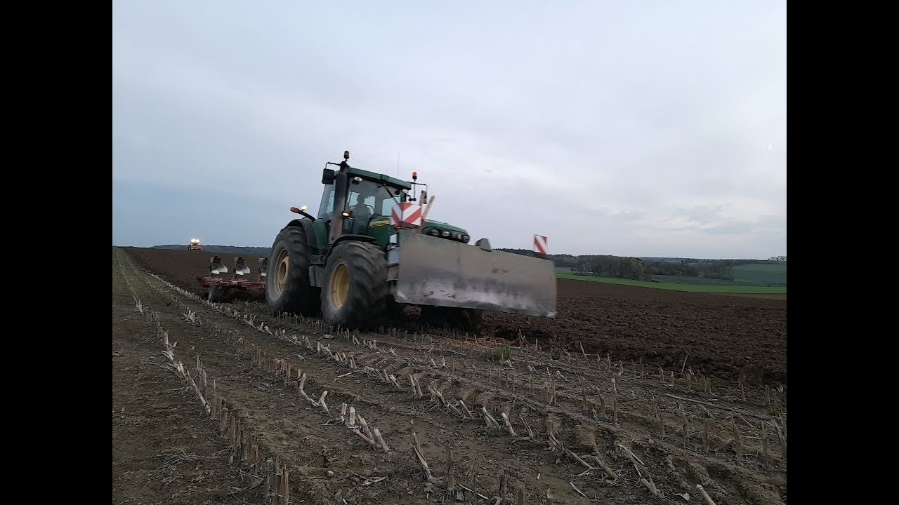 John Deere 8520 au labour & John Deere 6215R au semis/ Ploughing and seeding with JD 8520 & 6215R.