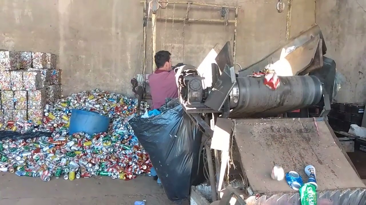 PRENSANDO LATINHAS DE ALUMÍNIO ♻️🚮