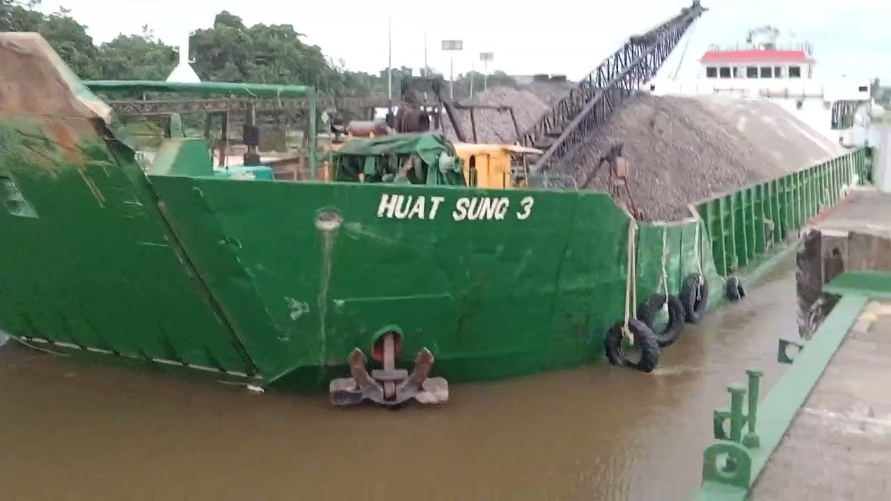 Pgi ini kita ambik kapal kargo dan kapal ikan dari sebelah hulu guess semua 