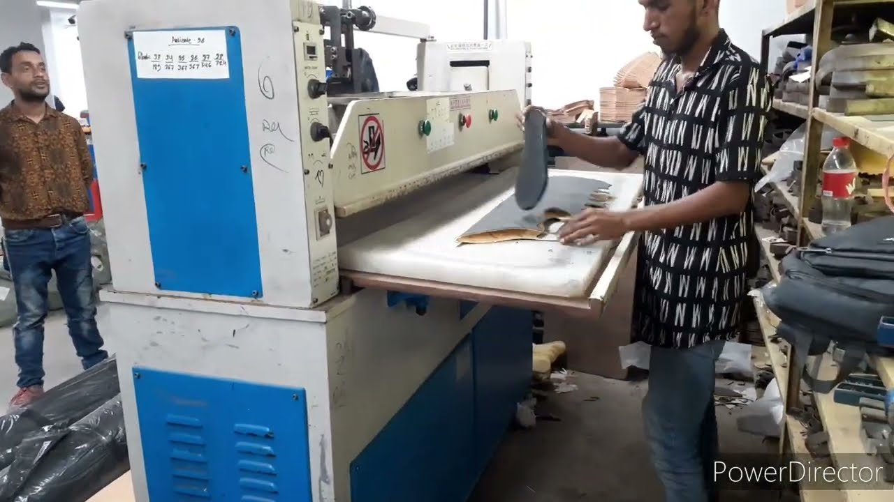 দেখুন কিভাবে জুতার ইনসোল  বোর্ড কাটিং করা হয় 👌👌
