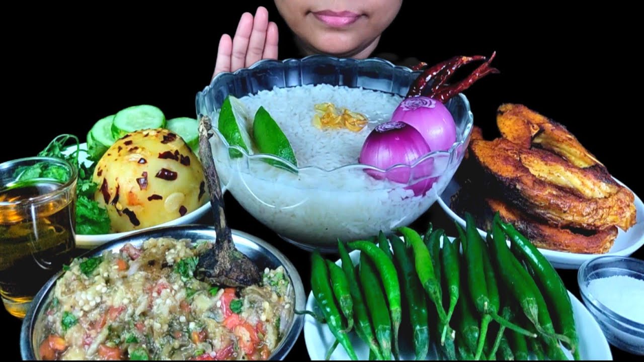 ASMR EATING PANTA BHAT/PAKHALA BHATA/WATER RICE WITH ALOO BHARTA, BAIGAN BHARTA, FISH FRY AND CHILLI