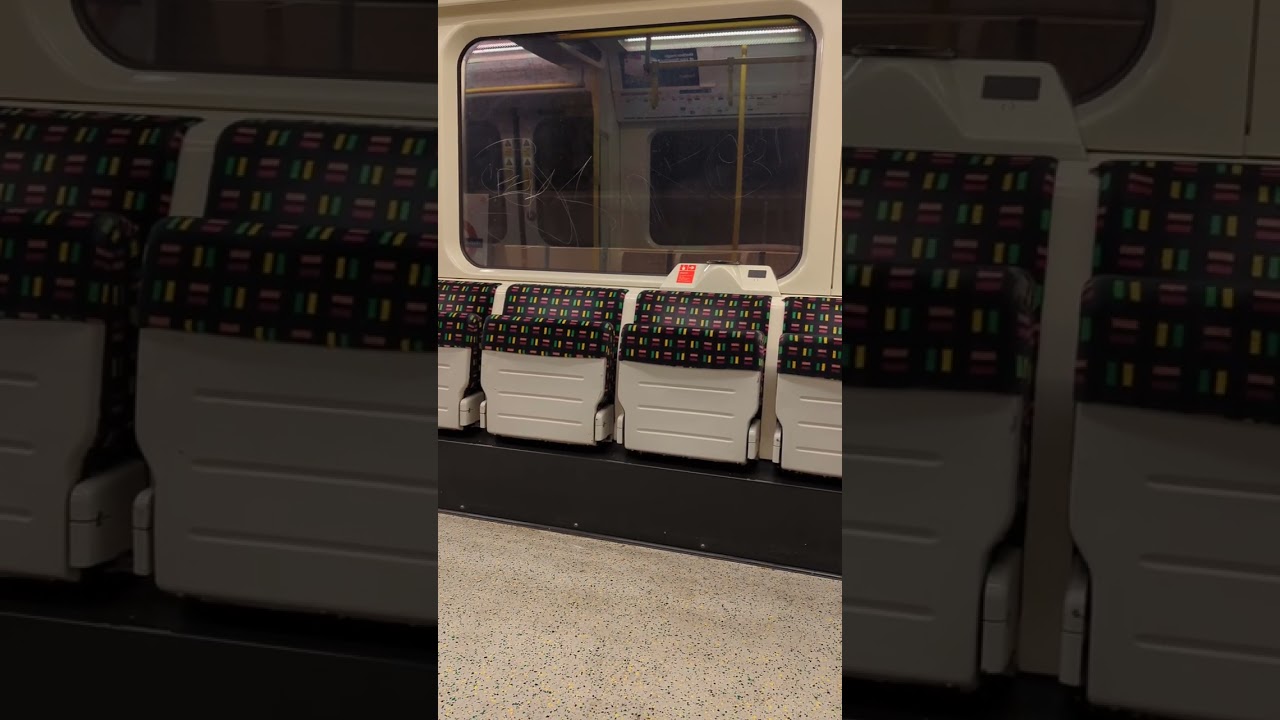 London U-Bahn Ansagen - London Underground Announcement Ladbroke Grove until Hammersmith