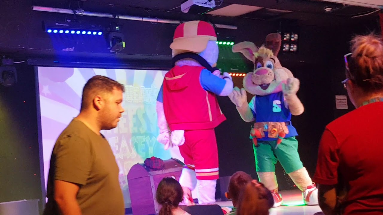 Sid and Sparky's welcome show park resorts southerness