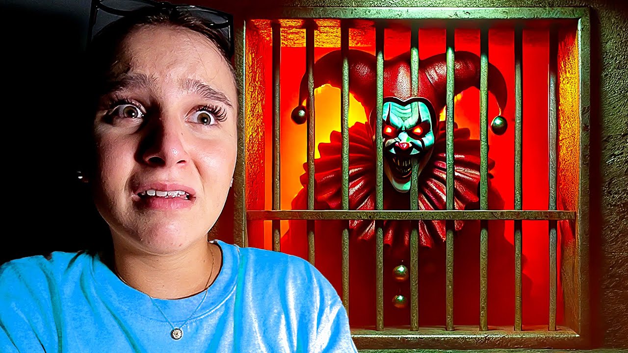 HORROR CLOWN JOKER wohnt in meinem Keller ! 😫🩸(Ich habe Angst) - Celina