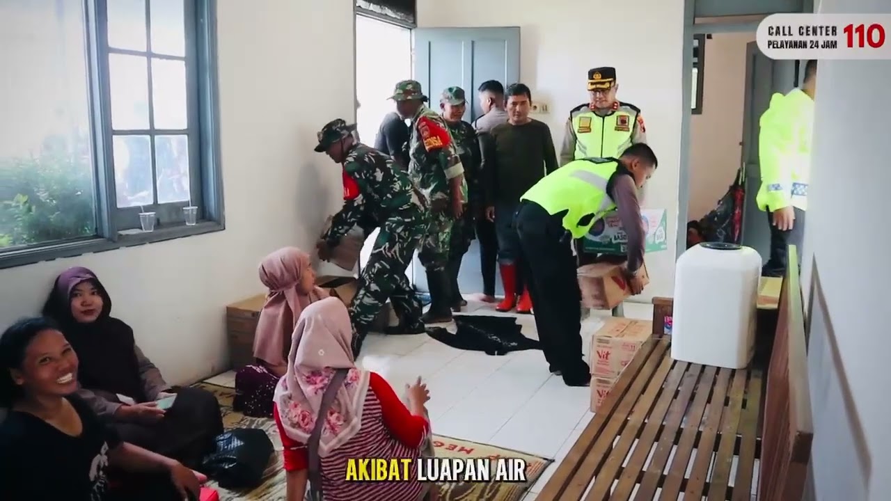 POLRI PEDULI 🌟 Polres Pekalongan salurkan bantuan sosial kepada warga terdampak banjir! 