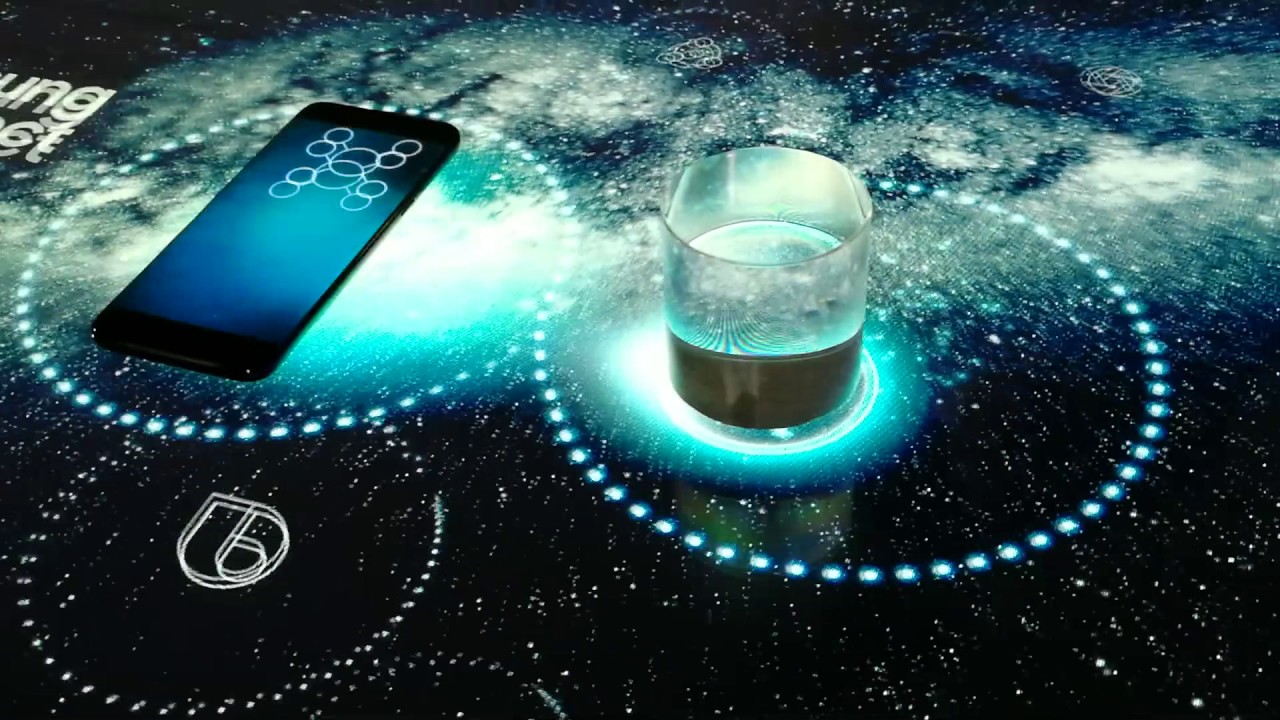 Samsung Galaxy S8 demonstration at the Interactive table