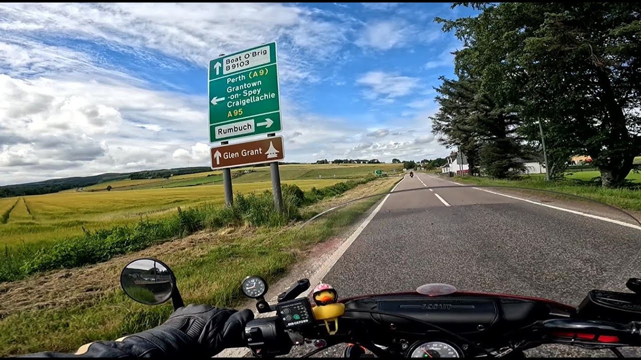 INDIAN SCOUT BOBBER ( Ruby ) following YAMAHA TRACER 7 GT ( Ivan ) - MULBEN to approach CROMDALE