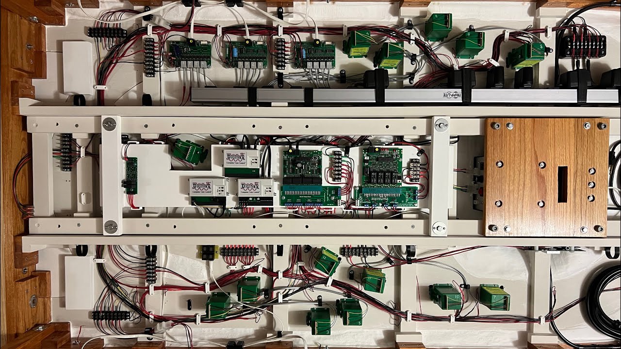 Digitrax PM42, BDL168 & DS54, How I connected this table up, 10+ years ago (Video#29)