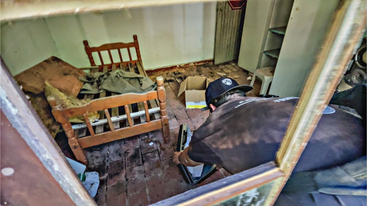 ENCONTRAMOS UMA MALETA CHEIA DE PERTENCES DOS ANTIGOS MORADORES* voltei na casa onde fomos atacados*
