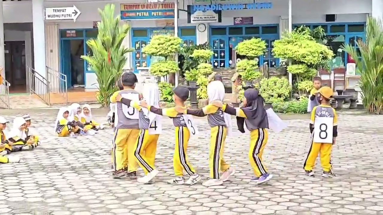 BERMAIN ular angka TK B TK AL IKHLASH NGADILUWIH KEDIRI 