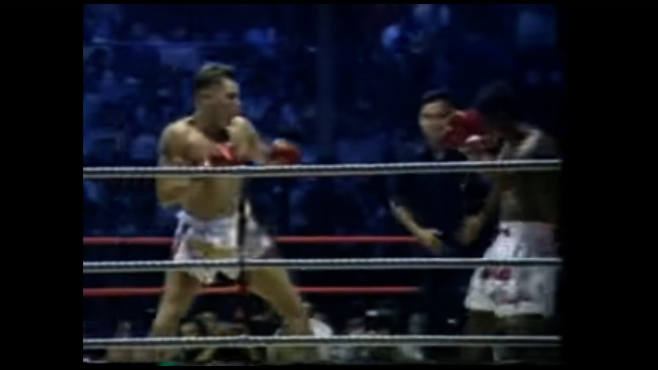 Kyokushin Defeats Muay Thai In Lumpinee Stadium (Peter Smit vs Changpuek Kiatsongrit)