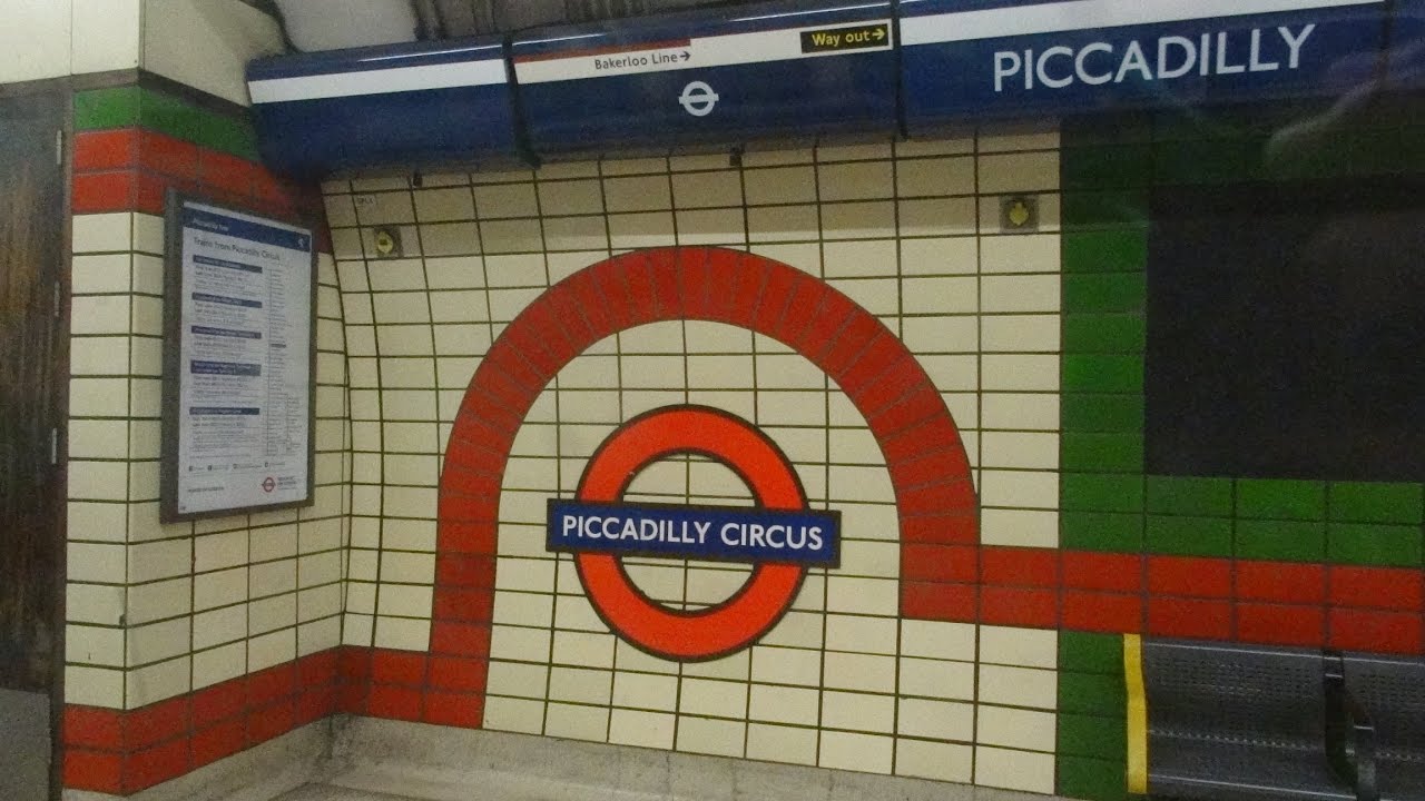 London Piccadilly Circus Underground station to Heathrow Airport Terminal 2 & 3 2015-08-25