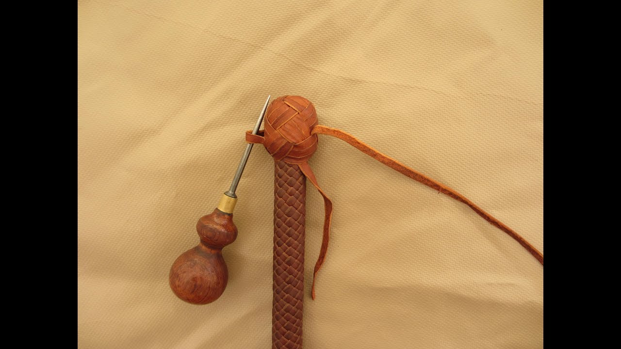 Making a kangaroo leather bullwhip 26: Tying the turks head knot